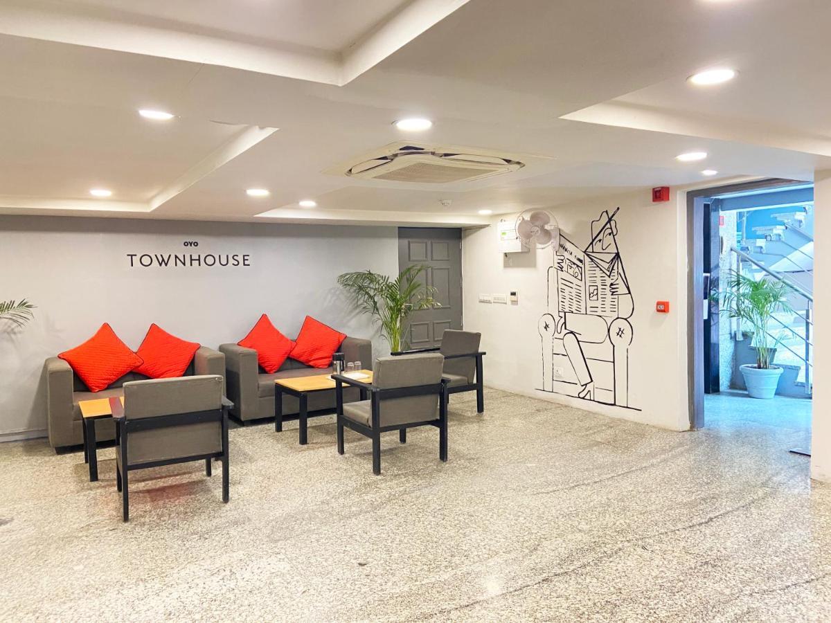 Hotel Golden Saffron By Qotel-Punjabi Bagh Yeni Delhi Dış mekan fotoğraf