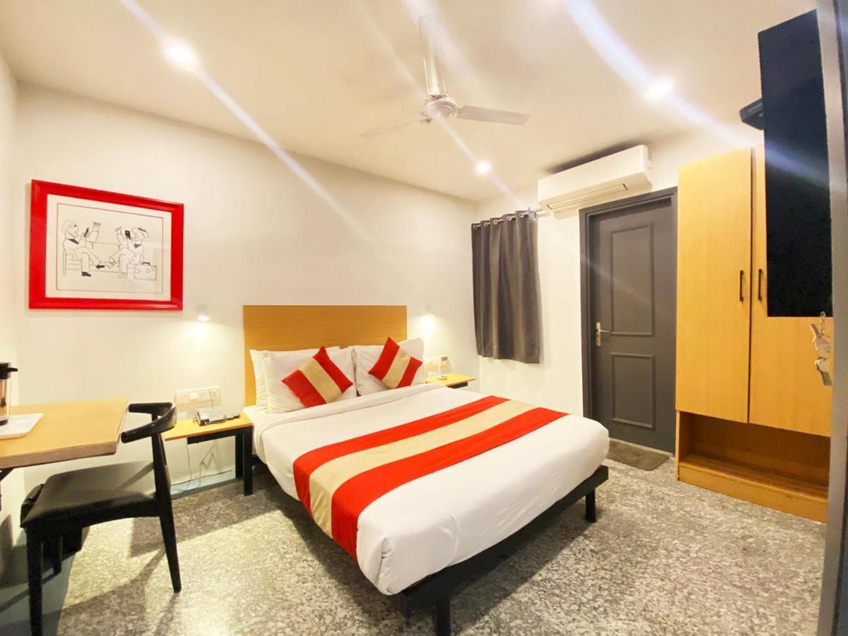 Hotel Golden Saffron By Qotel-Punjabi Bagh Yeni Delhi Dış mekan fotoğraf