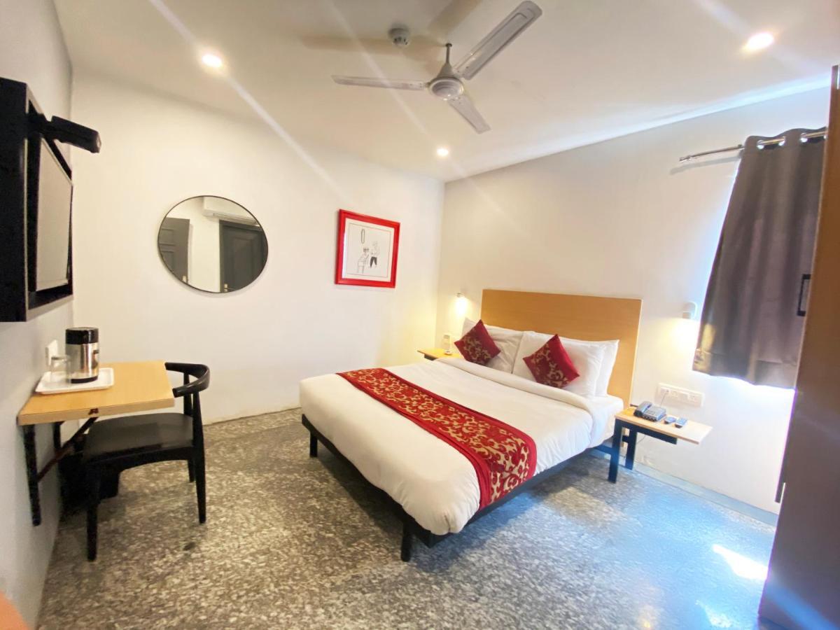 Hotel Golden Saffron By Qotel-Punjabi Bagh Yeni Delhi Dış mekan fotoğraf