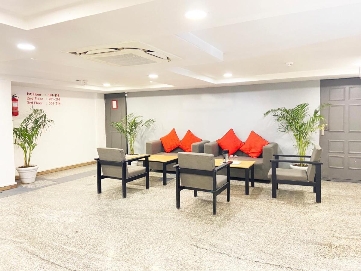 Hotel Golden Saffron By Qotel-Punjabi Bagh Yeni Delhi Dış mekan fotoğraf