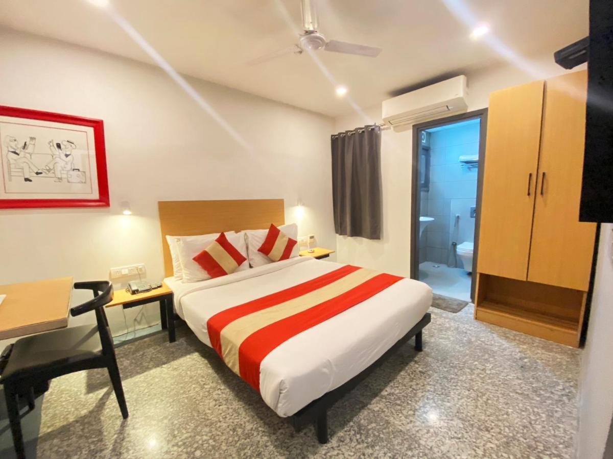 Hotel Golden Saffron By Qotel-Punjabi Bagh Yeni Delhi Dış mekan fotoğraf