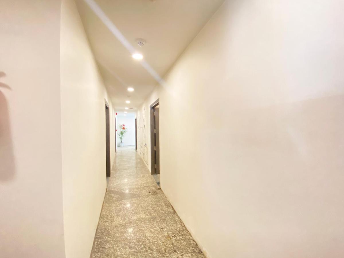 Hotel Golden Saffron By Qotel-Punjabi Bagh Yeni Delhi Dış mekan fotoğraf