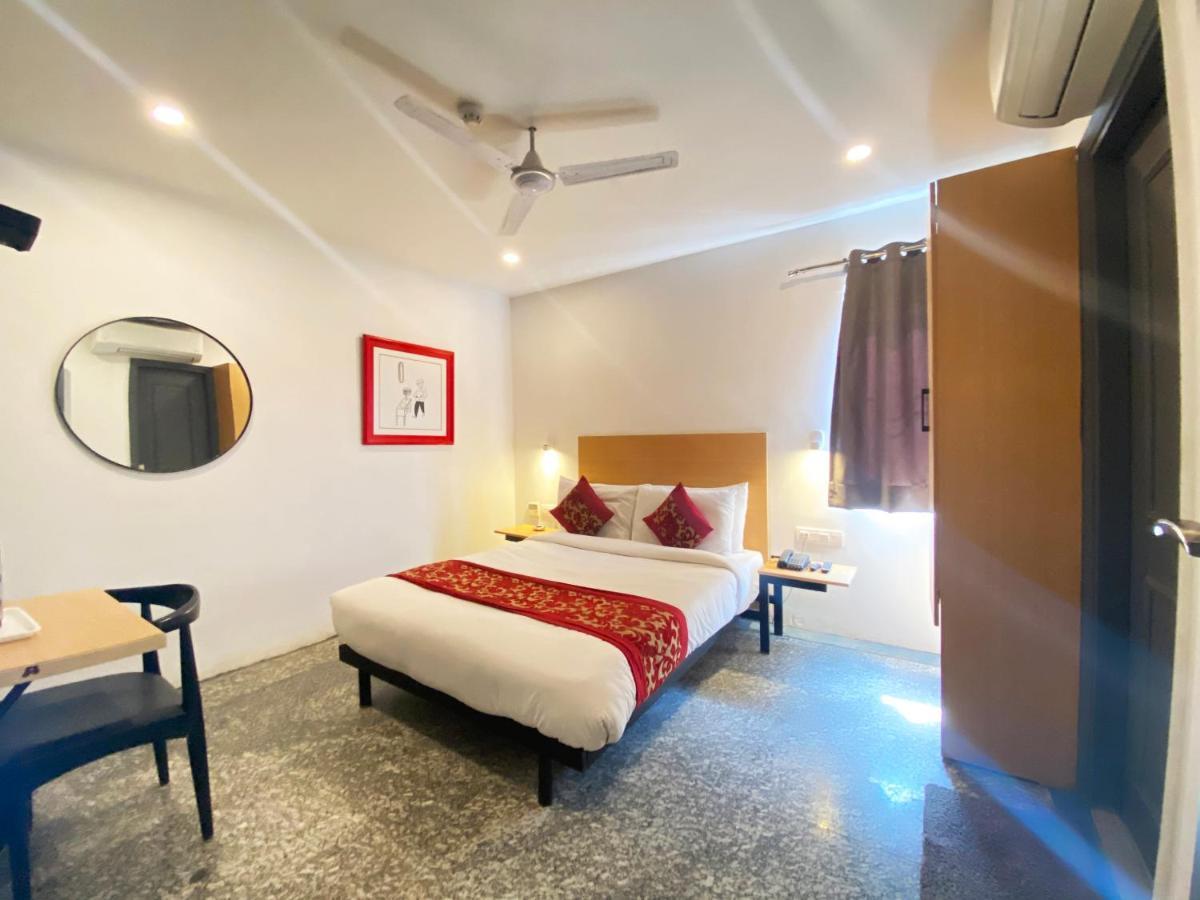 Hotel Golden Saffron By Qotel-Punjabi Bagh Yeni Delhi Dış mekan fotoğraf