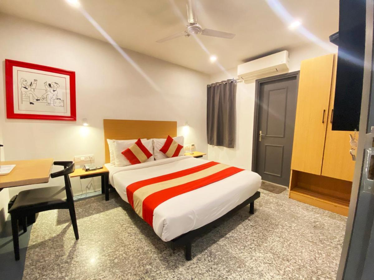 Hotel Golden Saffron By Qotel-Punjabi Bagh Yeni Delhi Dış mekan fotoğraf