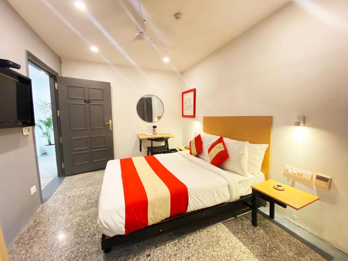 Hotel Golden Saffron By Qotel-Punjabi Bagh Yeni Delhi Dış mekan fotoğraf