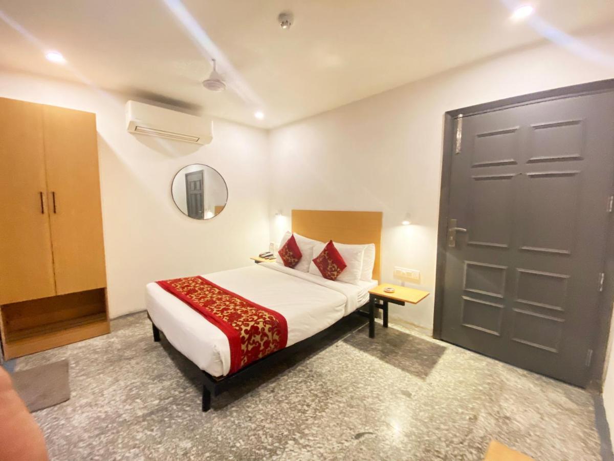 Hotel Golden Saffron By Qotel-Punjabi Bagh Yeni Delhi Dış mekan fotoğraf