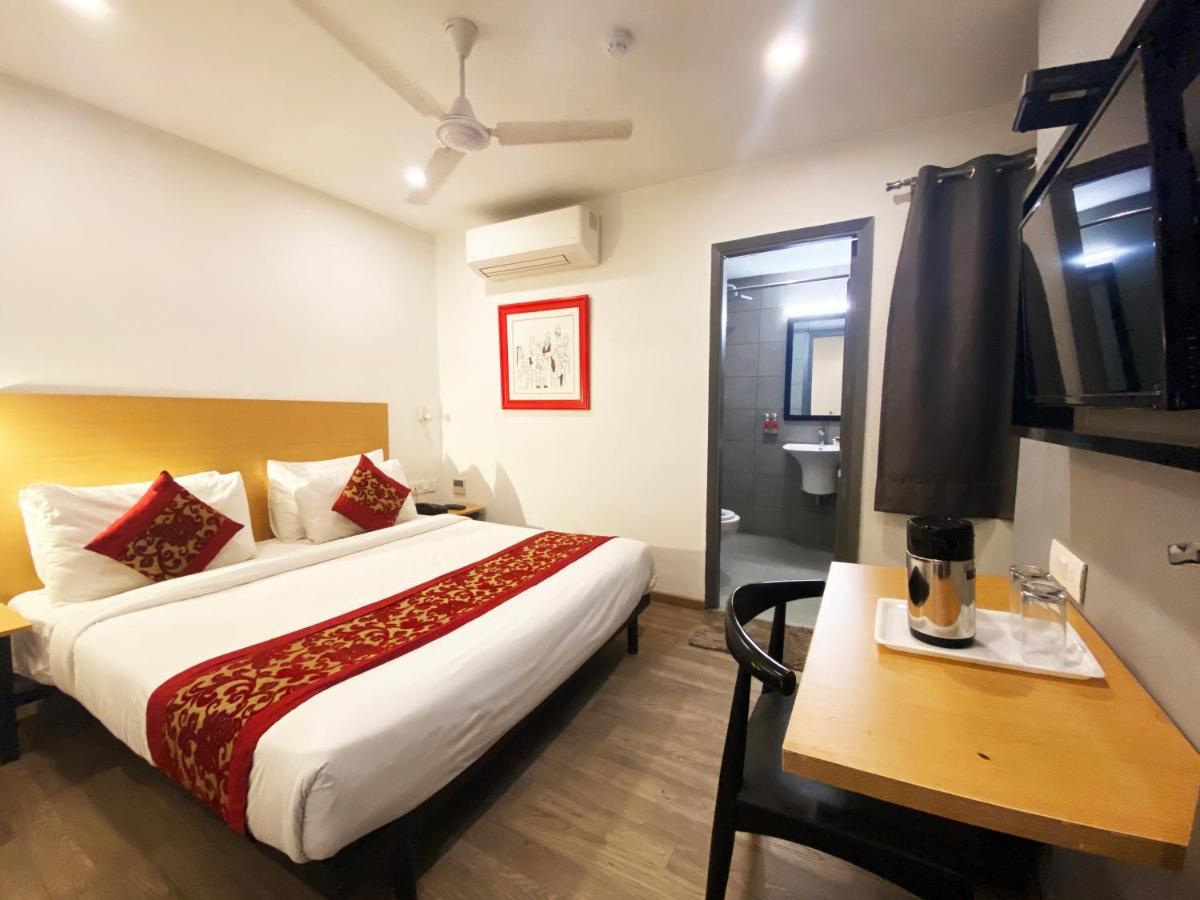 Hotel Golden Saffron By Qotel-Punjabi Bagh Yeni Delhi Dış mekan fotoğraf