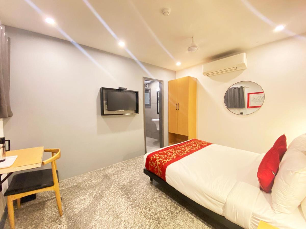 Hotel Golden Saffron By Qotel-Punjabi Bagh Yeni Delhi Dış mekan fotoğraf