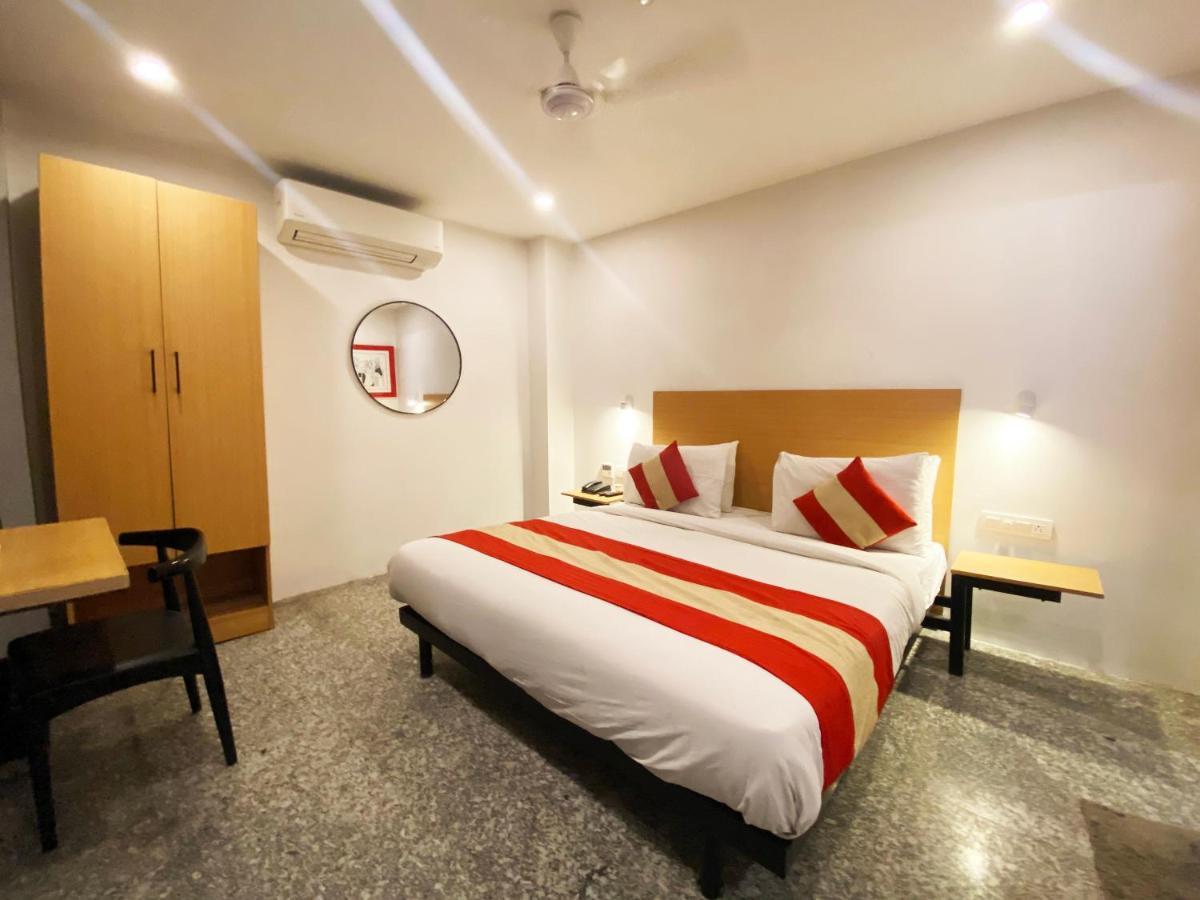 Hotel Golden Saffron By Qotel-Punjabi Bagh Yeni Delhi Dış mekan fotoğraf