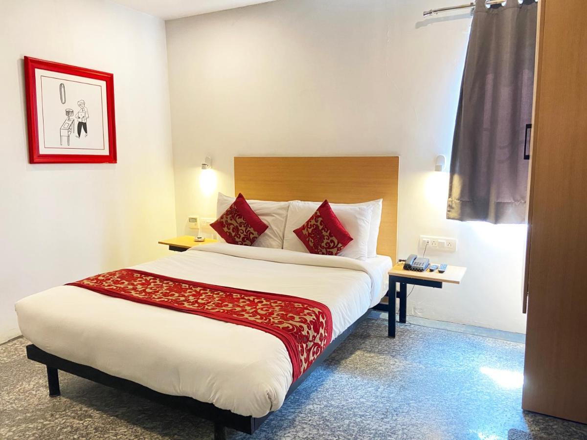 Hotel Golden Saffron By Qotel-Punjabi Bagh Yeni Delhi Dış mekan fotoğraf