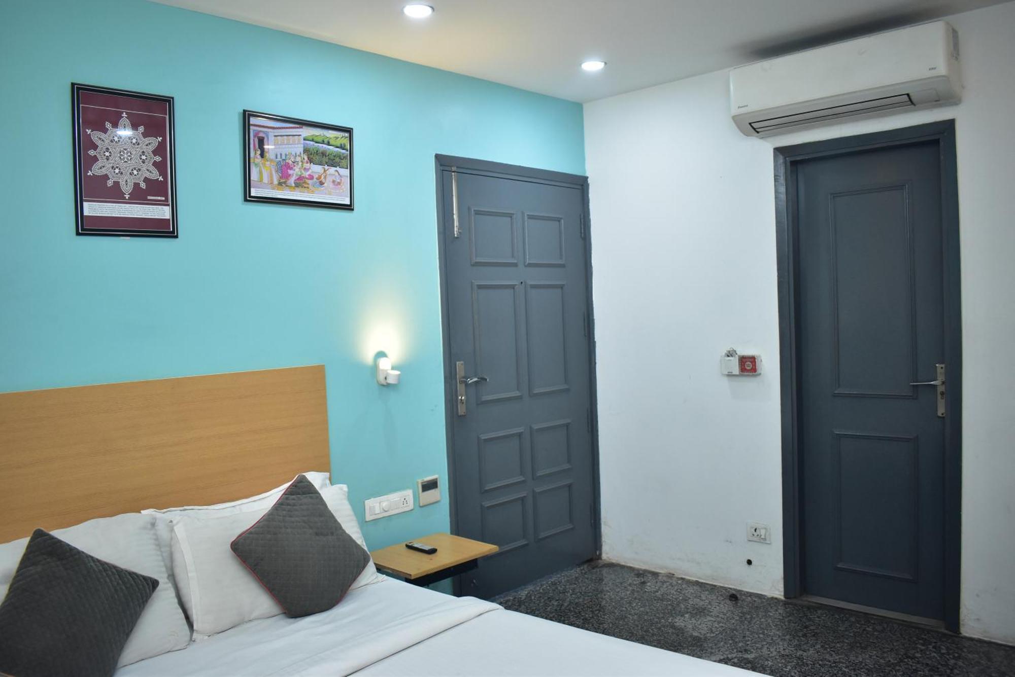 Hotel Golden Saffron By Qotel-Punjabi Bagh Yeni Delhi Dış mekan fotoğraf