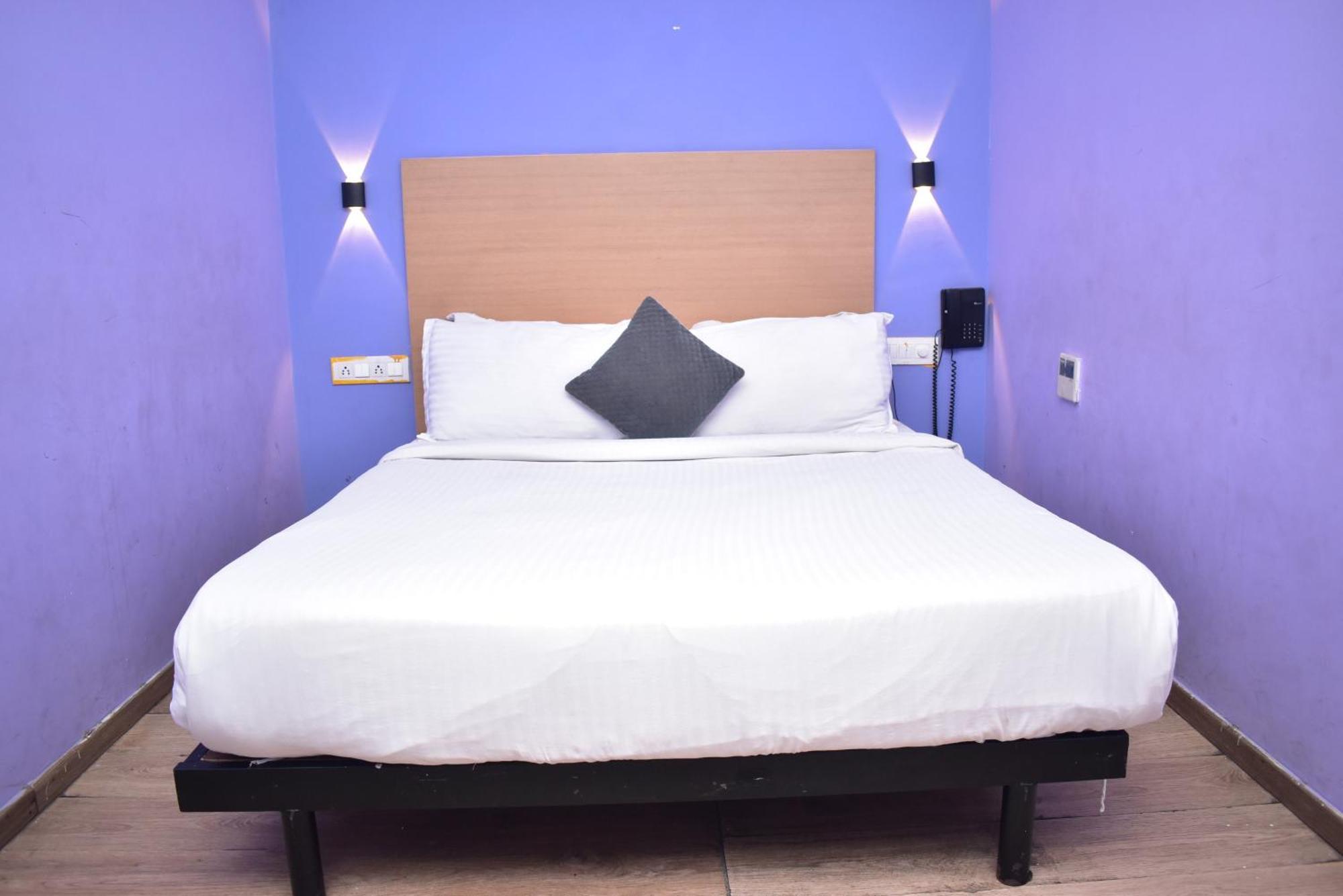 Hotel Golden Saffron By Qotel-Punjabi Bagh Yeni Delhi Dış mekan fotoğraf
