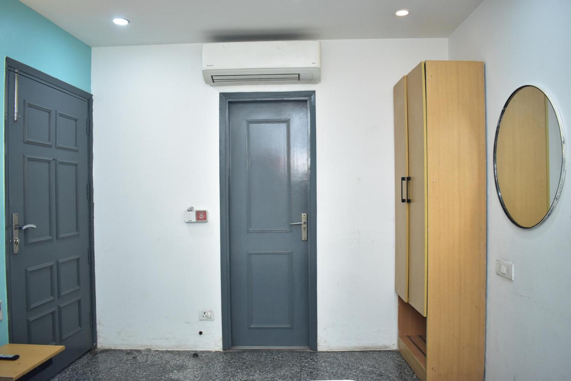 Hotel Golden Saffron By Qotel-Punjabi Bagh Yeni Delhi Dış mekan fotoğraf