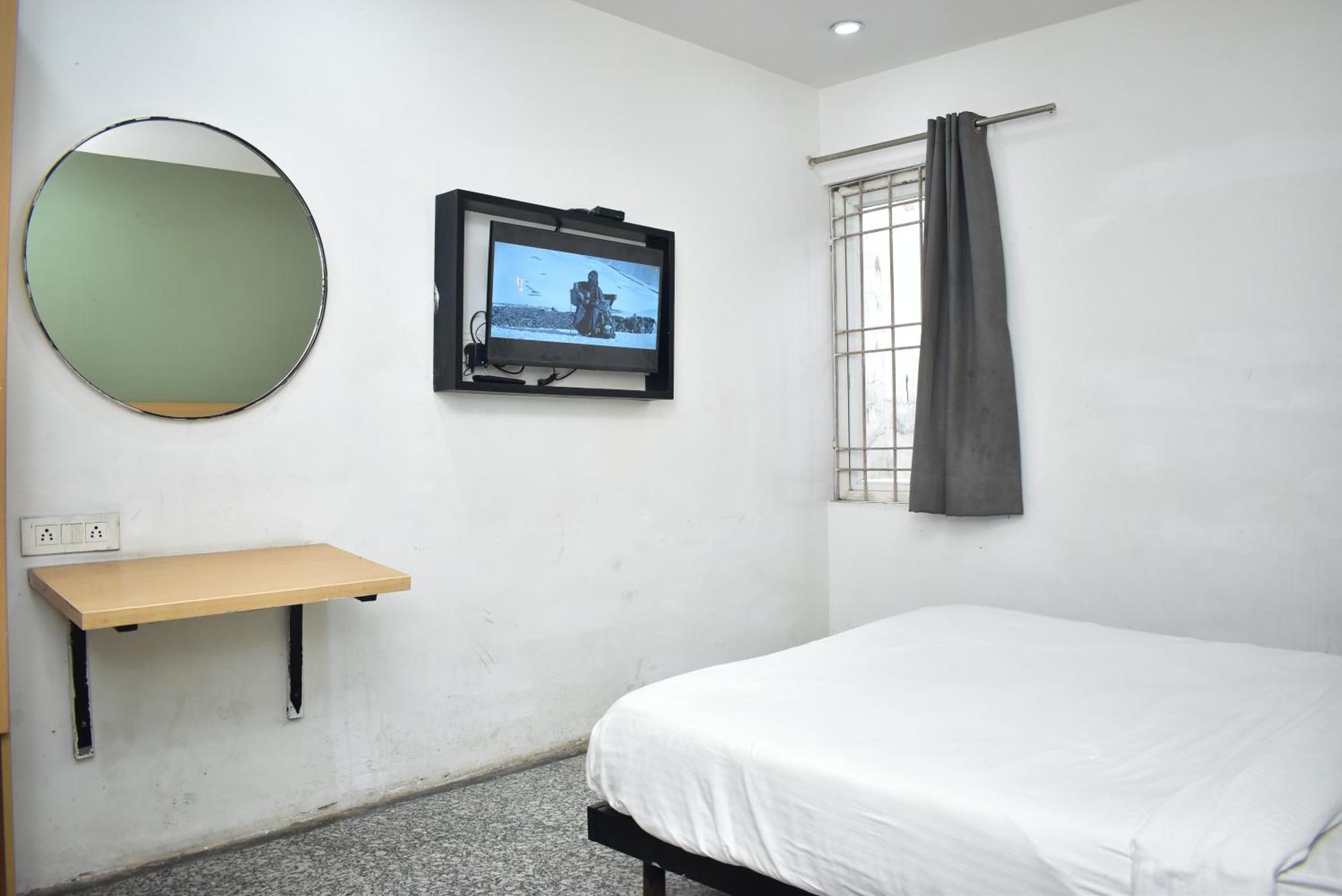 Hotel Golden Saffron By Qotel-Punjabi Bagh Yeni Delhi Dış mekan fotoğraf