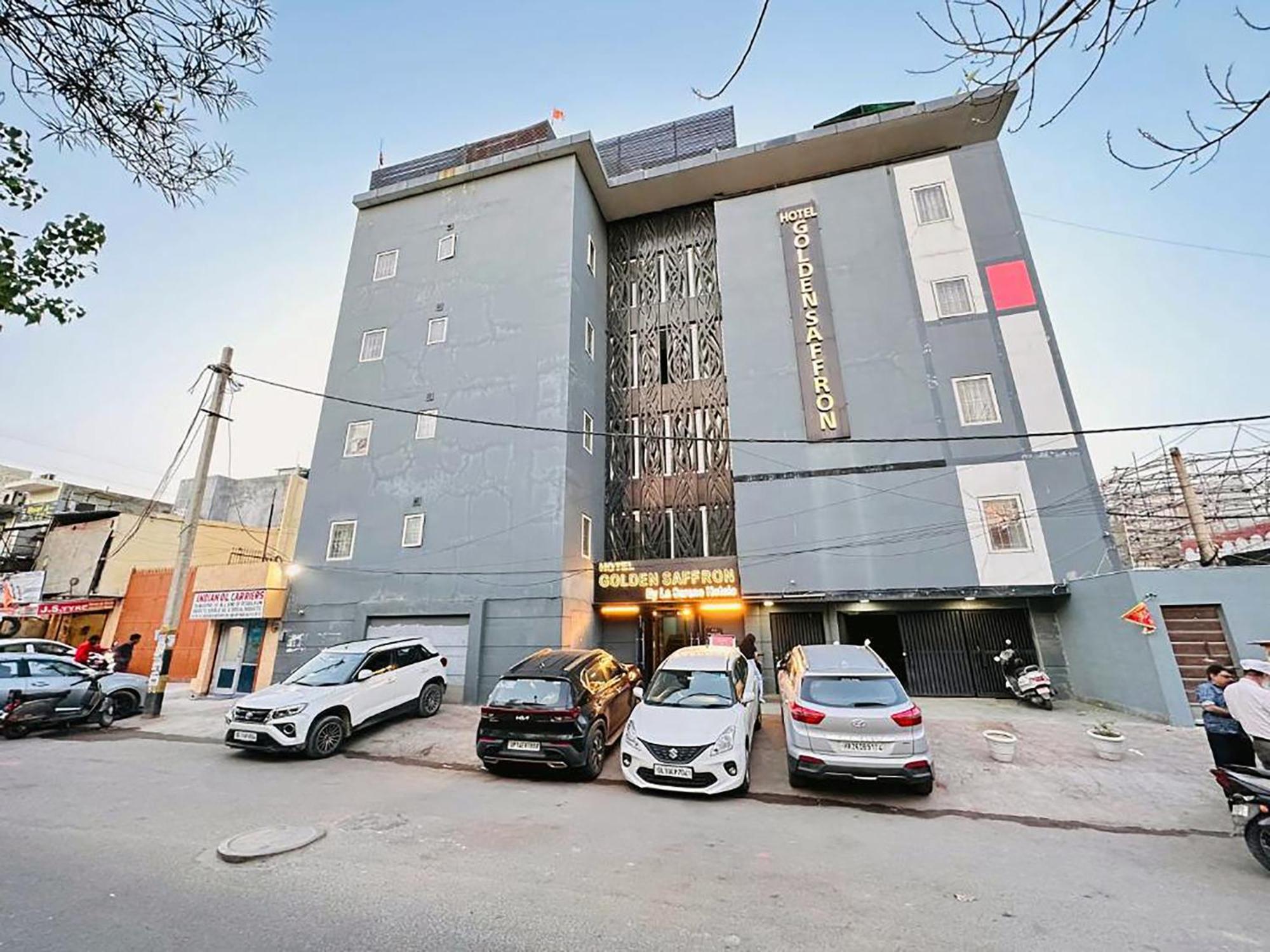 Hotel Golden Saffron By Qotel-Punjabi Bagh Yeni Delhi Dış mekan fotoğraf