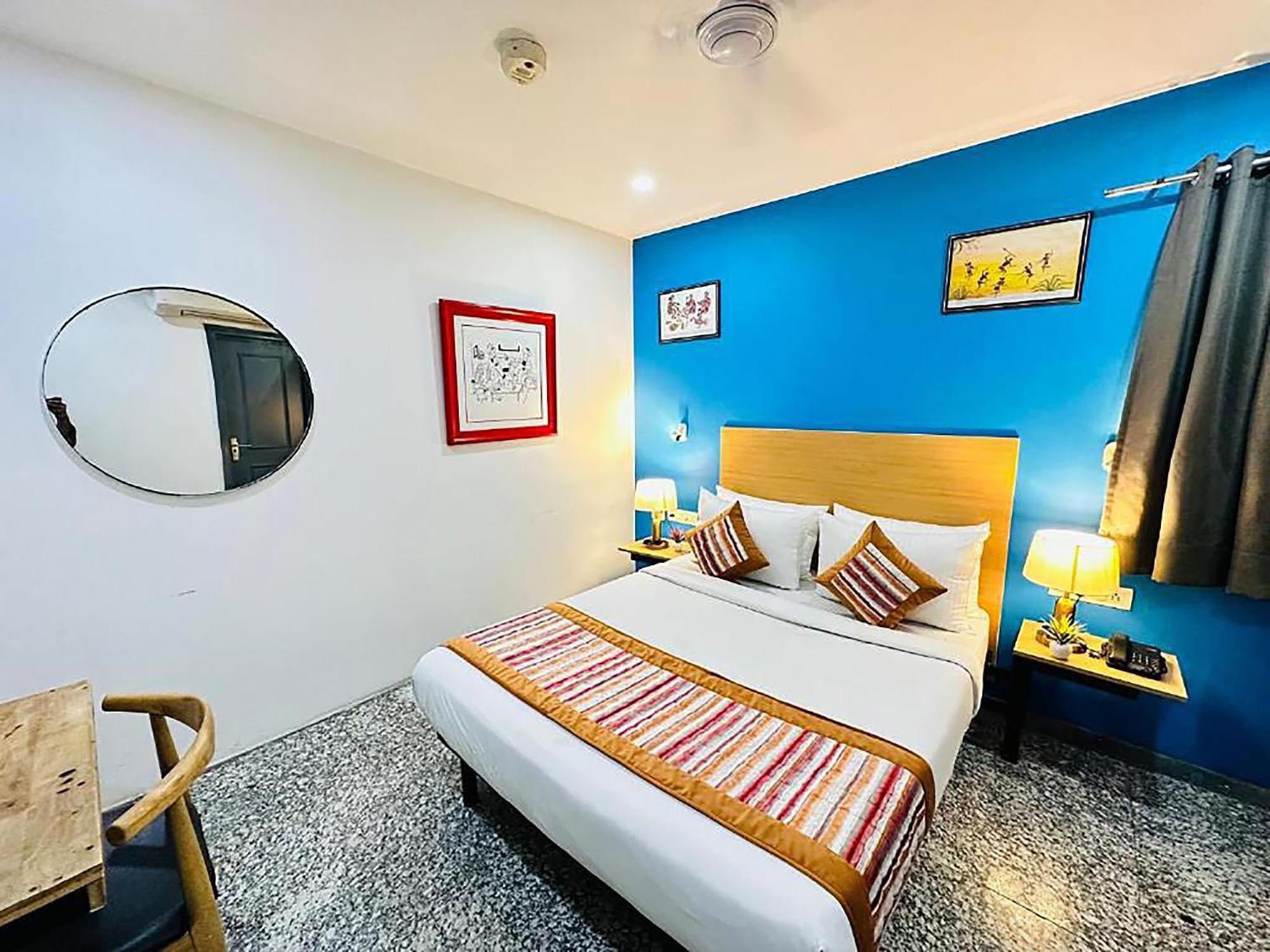 Hotel Golden Saffron By Qotel-Punjabi Bagh Yeni Delhi Dış mekan fotoğraf