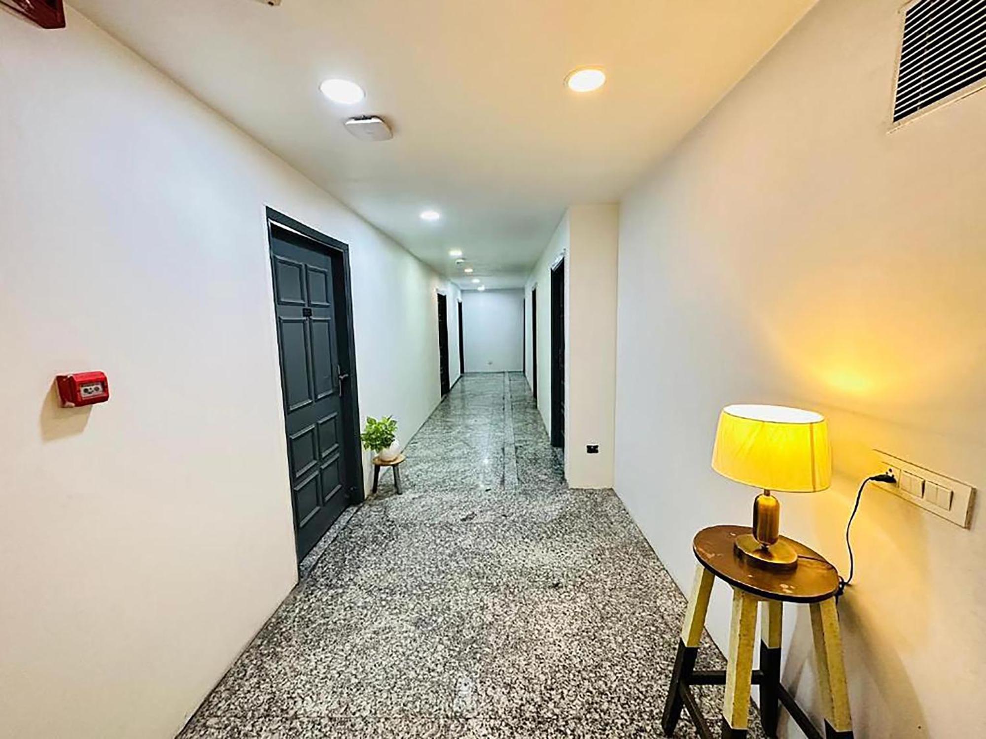 Hotel Golden Saffron By Qotel-Punjabi Bagh Yeni Delhi Dış mekan fotoğraf